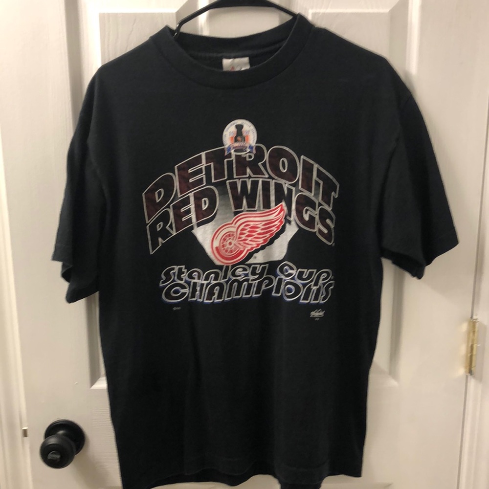 Large 1997 Stanley Cup Champs Red Wings T-Shirt